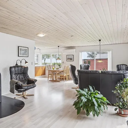 Rayla - 150m From The Sea By Interhome